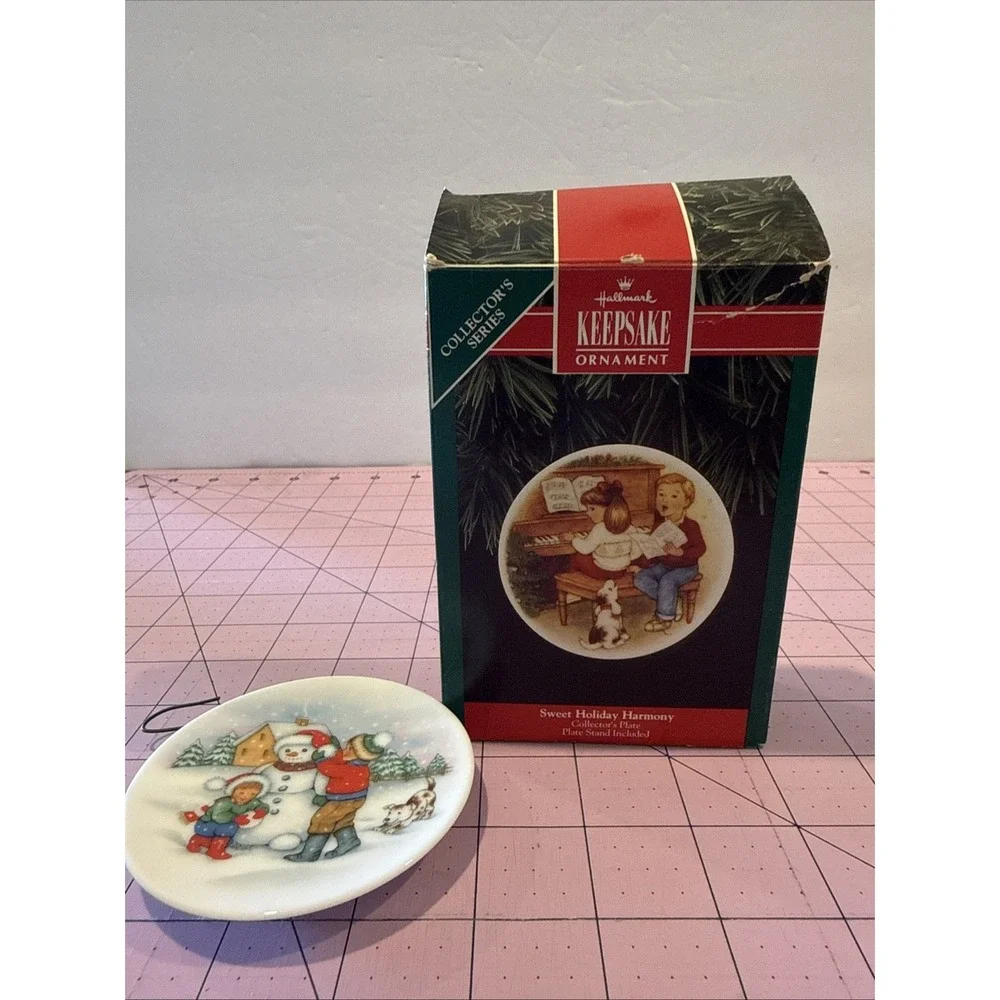 Hallmark Keepsake Christmas Ornament Sweet Holiday‎ Harmony Plate 1992
